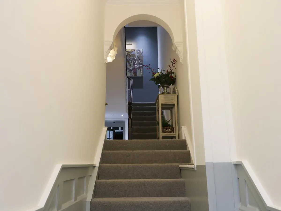 One Mulgrave Place Vila Whitby