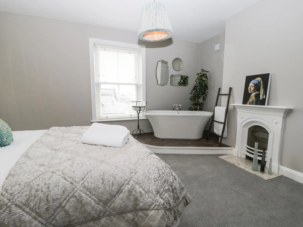 One Mulgrave Place Vila Whitby