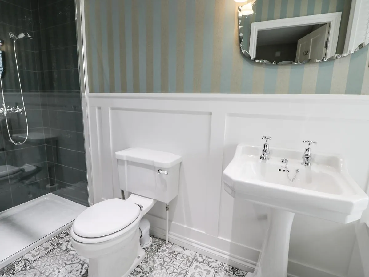 One Mulgrave Place Vila Whitby